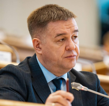 Андрей Осадчук: «Дополнительные миллиарды рублей пойдут на увеличение зарплат бюджетникам Югры, на новые стройки и на социальные льготы»