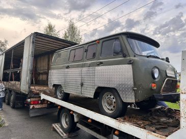При содействии депутата Осадчука из Нягани в зону СВО доставлены автомобили и партия гуманитарной помощи При содействии депутата Осадчука из Нягани в зону СВО доставлены автомобили и партия гуманитарной помощи